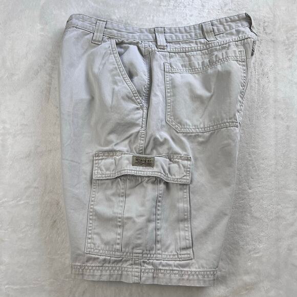 Wrangler Men’s cargo shorts size 32x9 khaki - Picture 2 of 8